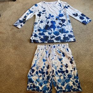 Pkg 52 NWOT Women Short Set L